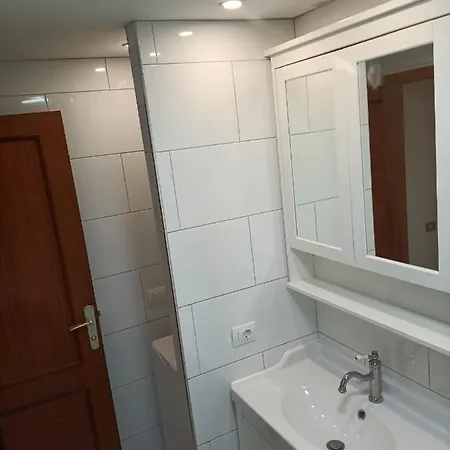 Apartamento Renovado, Frente A La Playa, Con Garaje