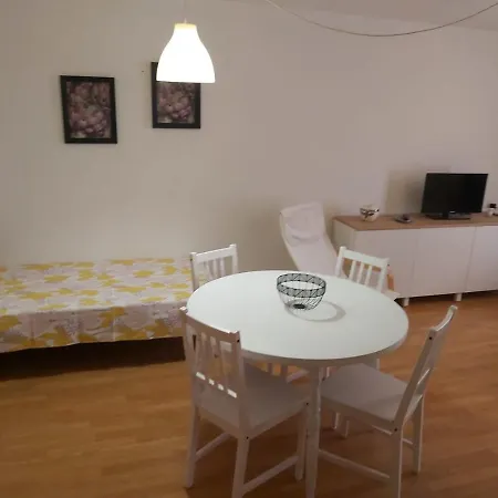 Apartamento Renovado, Frente A La Playa, Con Garaje