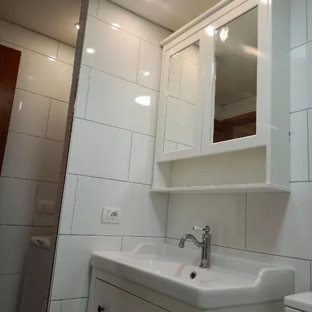 Apartamento Renovado, Frente A La Playa, Con Garaje Apartment