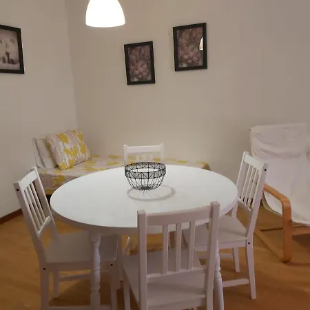 Apartamento Renovado, Frente A La Playa, Con Garaje Apartment *