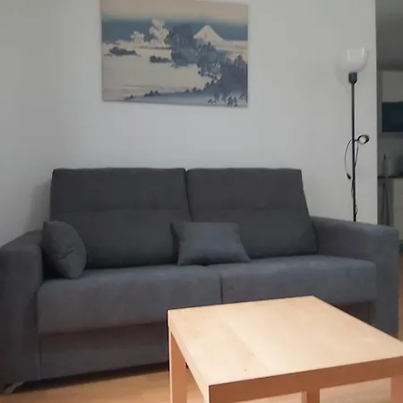 Apartamento Renovado, Frente A La Playa, Con Garaje Apartment *